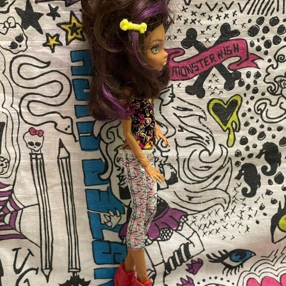 Monster High doll  Clawdeen Wolf - Picture 5 of 8